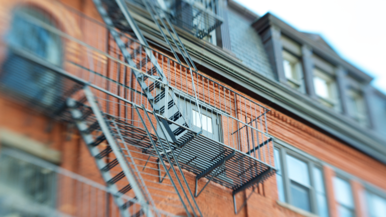 Lees meer over het artikel Vluchtladders voor je balkon, een goed idee?